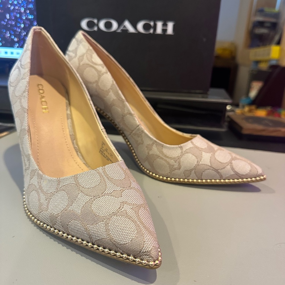 Coach Waverly Pointed Toe Pumps – Size 11 – Like New in Box